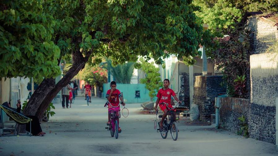 Children-riding-bicycles-on-Maldives-local-island