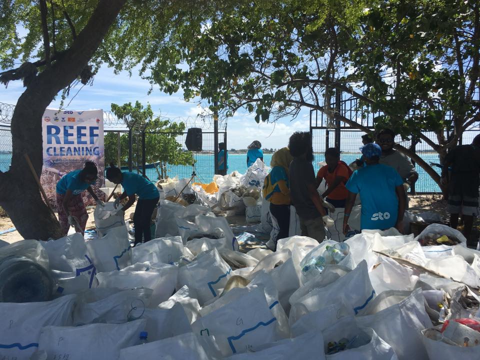 Beach-Cleanup-at-a-local-island