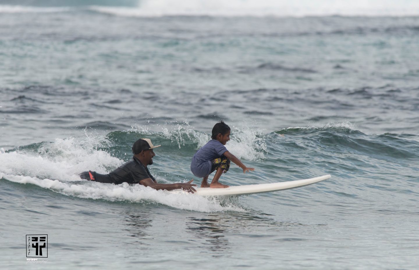 Local-Kids-learning-how-to-surf