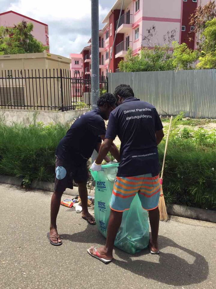 Our-guides-actively-participate-in-the-cleanups conducted-during-our-tours.