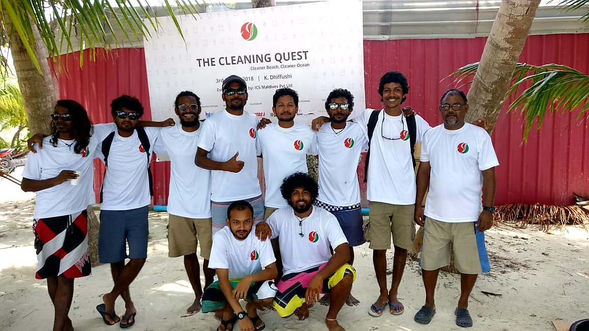 Secret-Paradise-Tour-Guides-taking-part-in-a-cleaning-initative