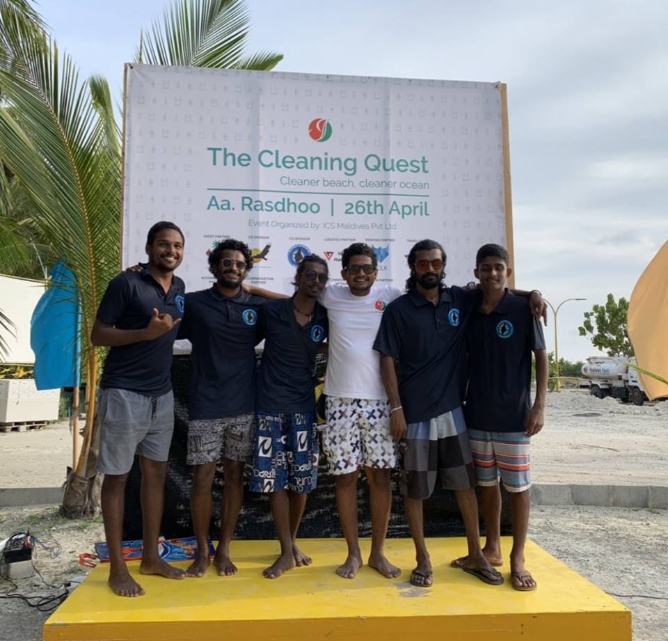 Secret-paradise-guides-take-part-in-a-cleaning-quest-in-AA-Rasdhoo