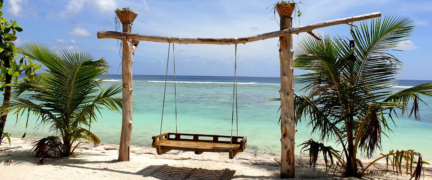 Traditional-Maldivian-Swing-on-a-beach-in-a-local-island